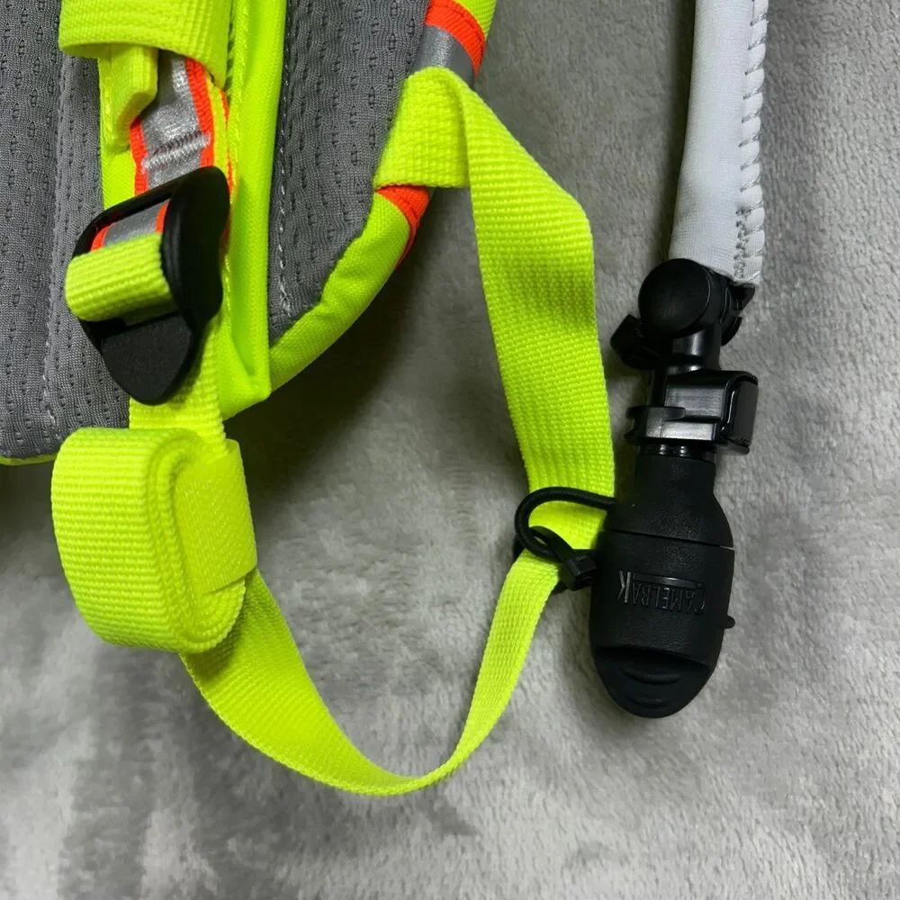New Camelbak Hi Vis Hydration Pack 2.5L 85oz Mil Spec Crux Reservoir Reflective